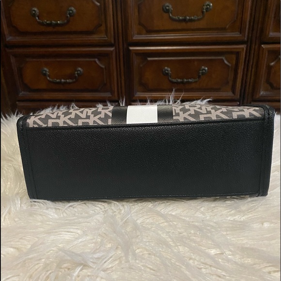 NWT DKNY Cosmetic Bag - Picture 7 of 9